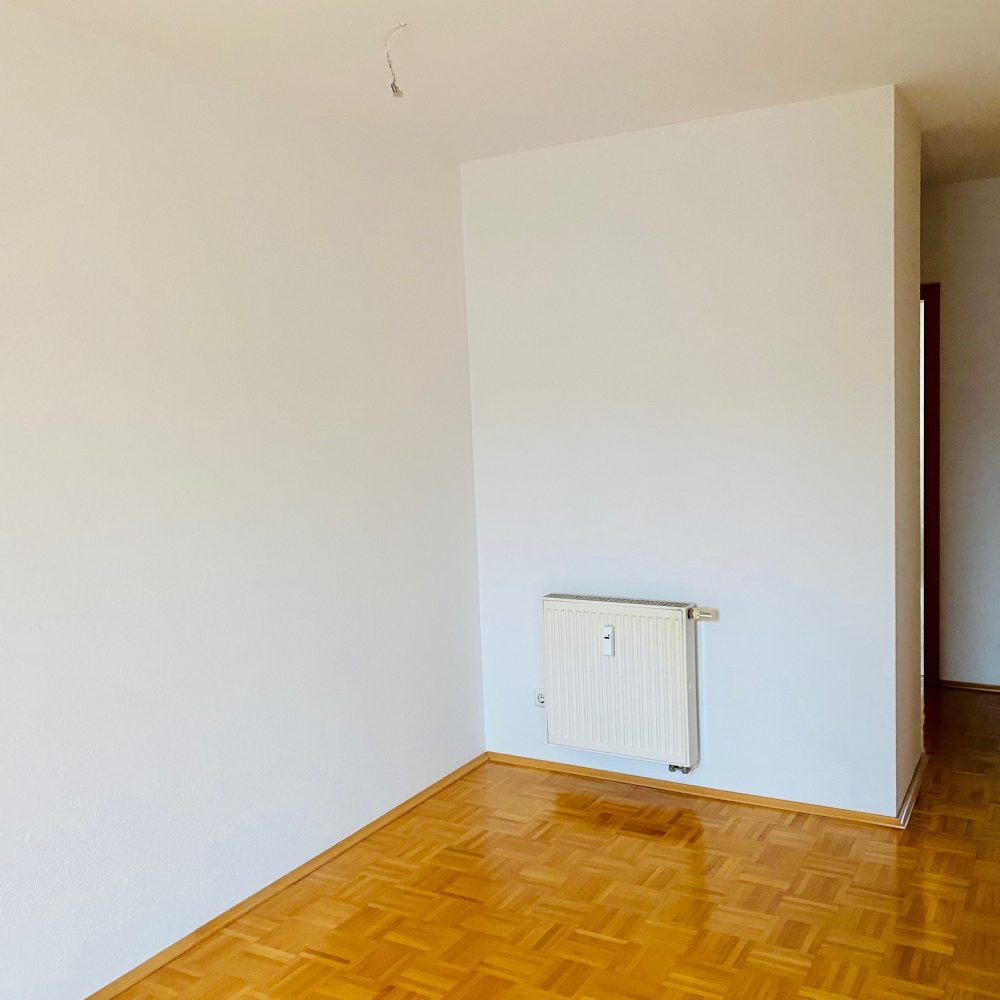 Blick Wohnzimmer zu Flur