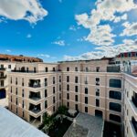 Terrasse, Einbauküche, Bad + Gäste-WC /// Die Königshöfe. Bestlage neu definiert. Terrasse, Einbauküche, Bad + Gäste-WC /// Die Königshöfe. Bestlage neu definiert.